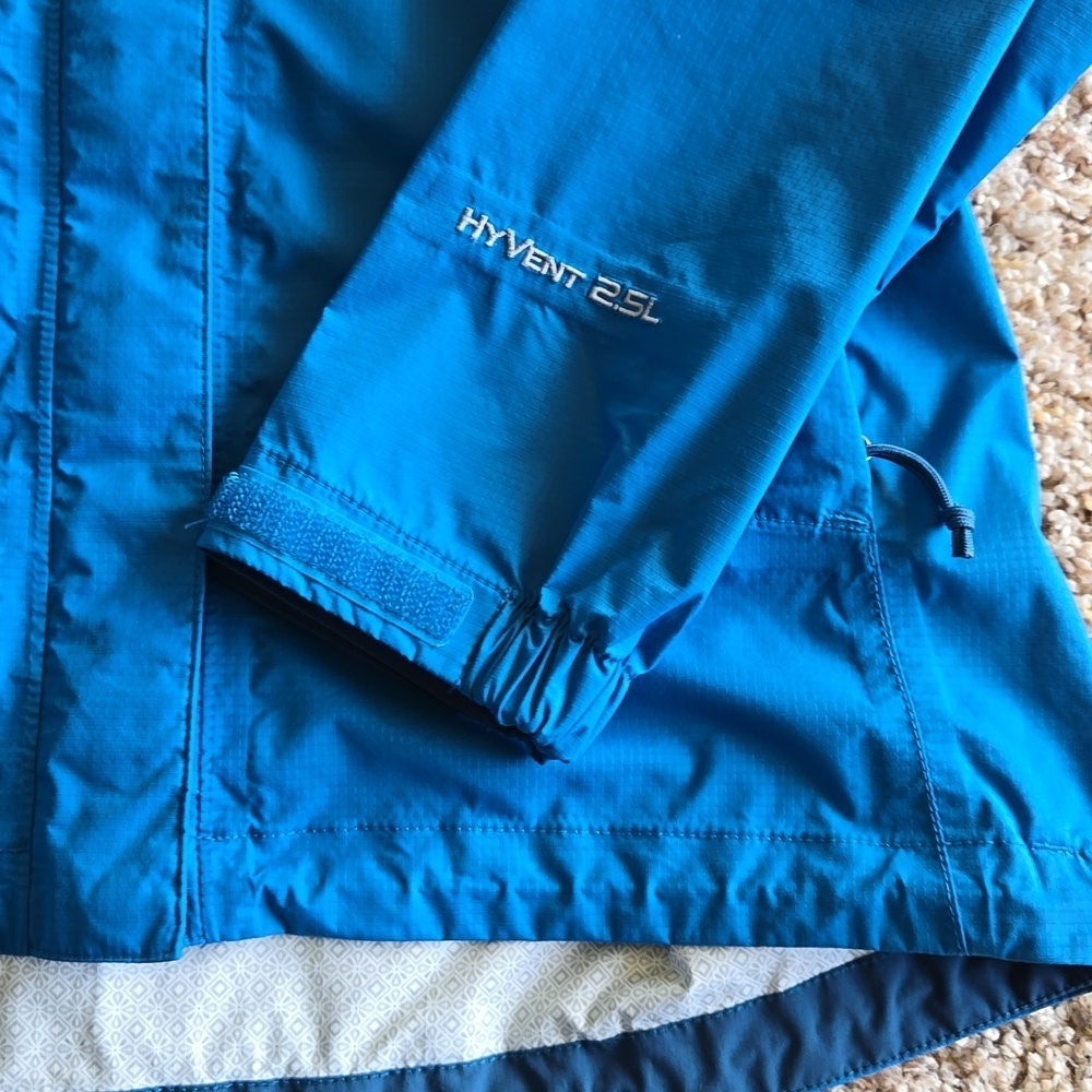 The North Face HyVent 2.5L, rain/wind jacket, size xs women's, euc - Picture 5 of 6